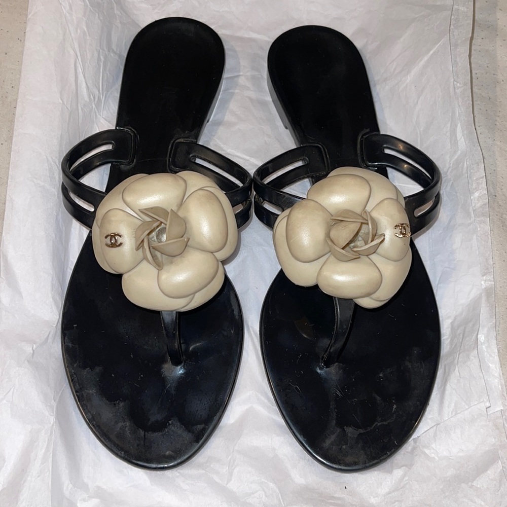 Chanel jelly rubber Camellia cc logo flip flops